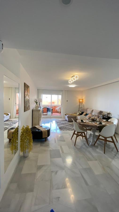 Ferienwohnung Ikram Front Beach Bermuda Beach Estepona Exterior foto
